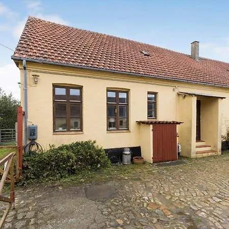 4726-aakirkeby-sondre-landevej-208 *